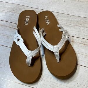 Flojos women’s white leather sandals. Size 7.
